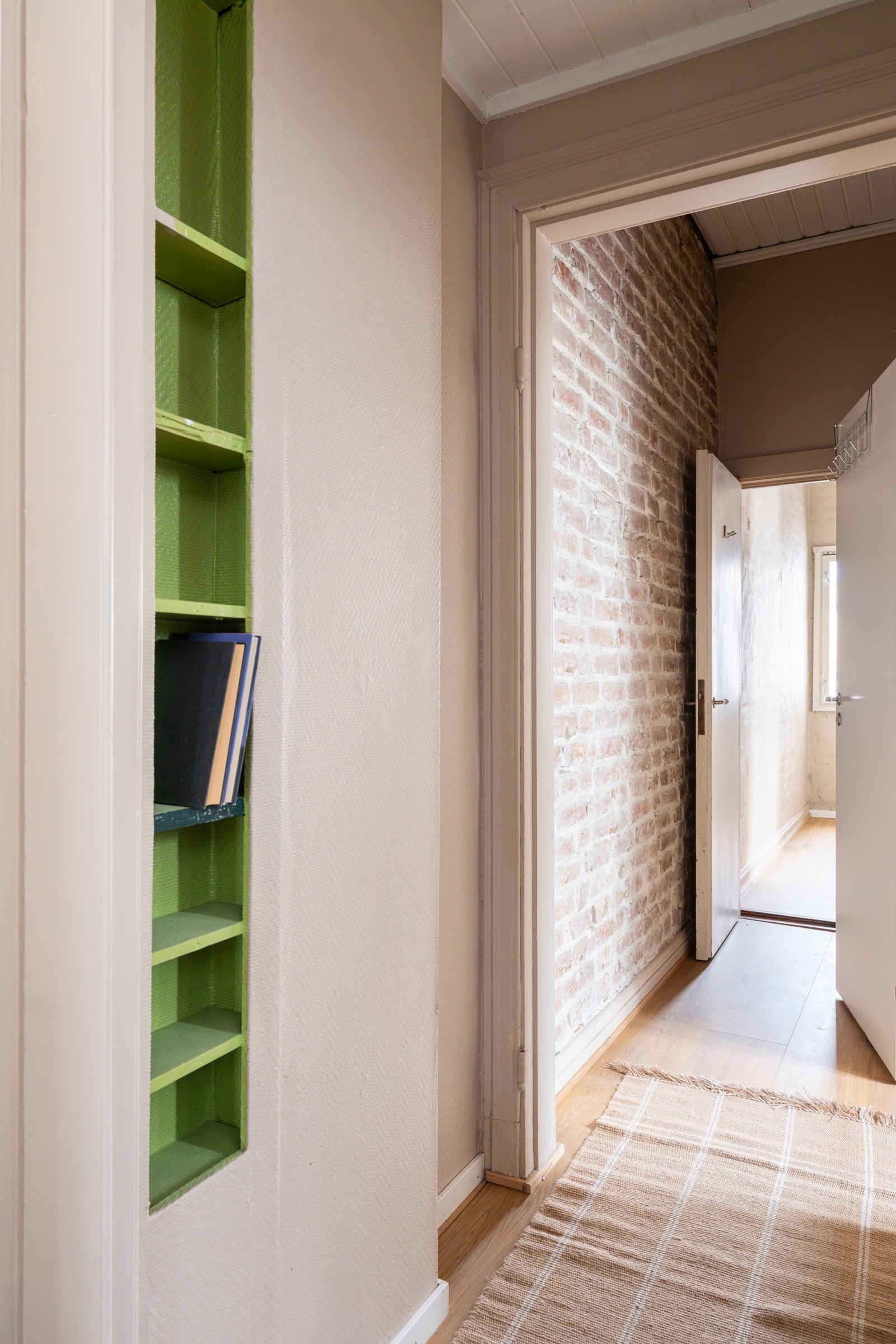 Gang med adkomst til 2 soverom og baderom. Galleribilde