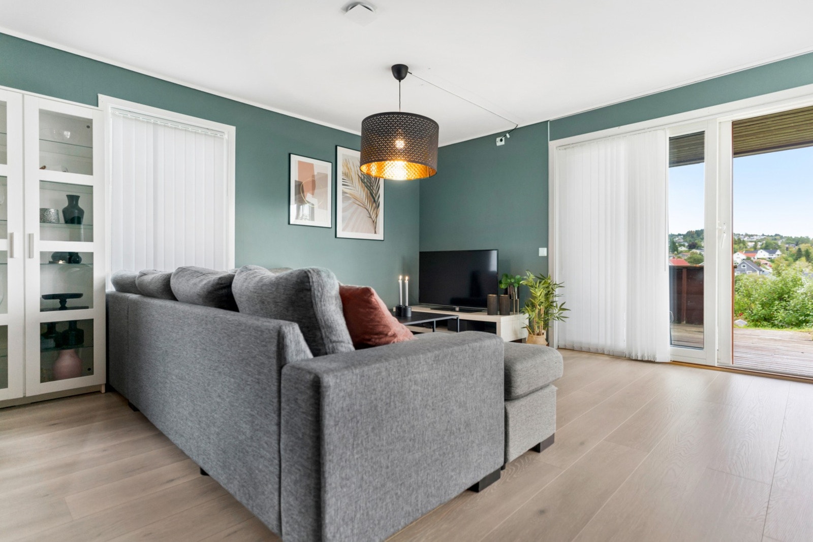 Store vindusoverflater som gir rikelig med lysinnslipp. Galleribilde