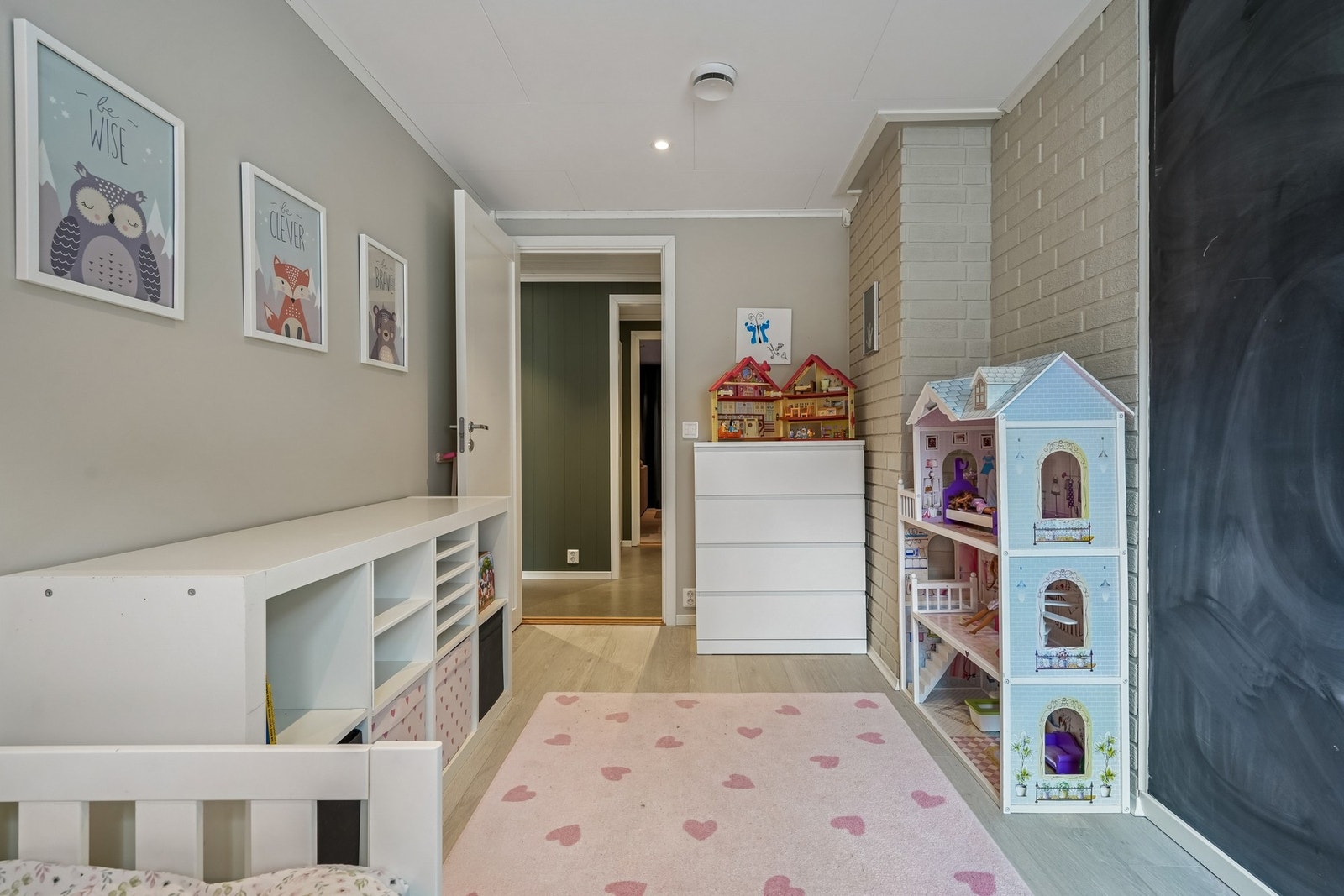 God plass til oppbevaringsmøblering. Galleribilde