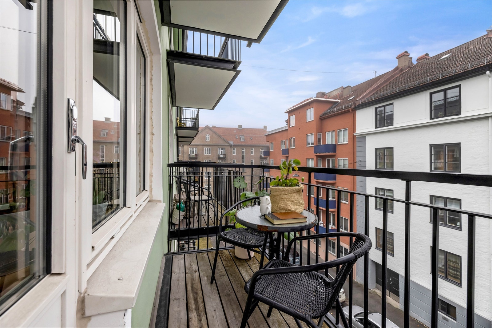 Leiligheten har en gjennomgående planløsning med gode solforhold og balkong. Foto: Isnitt AS Galleribilde