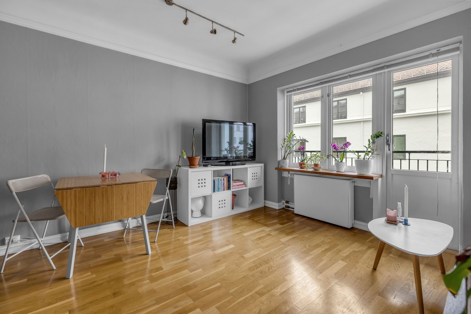 Rommet egner seg godt til sosiale sammenkomster. Galleribilde