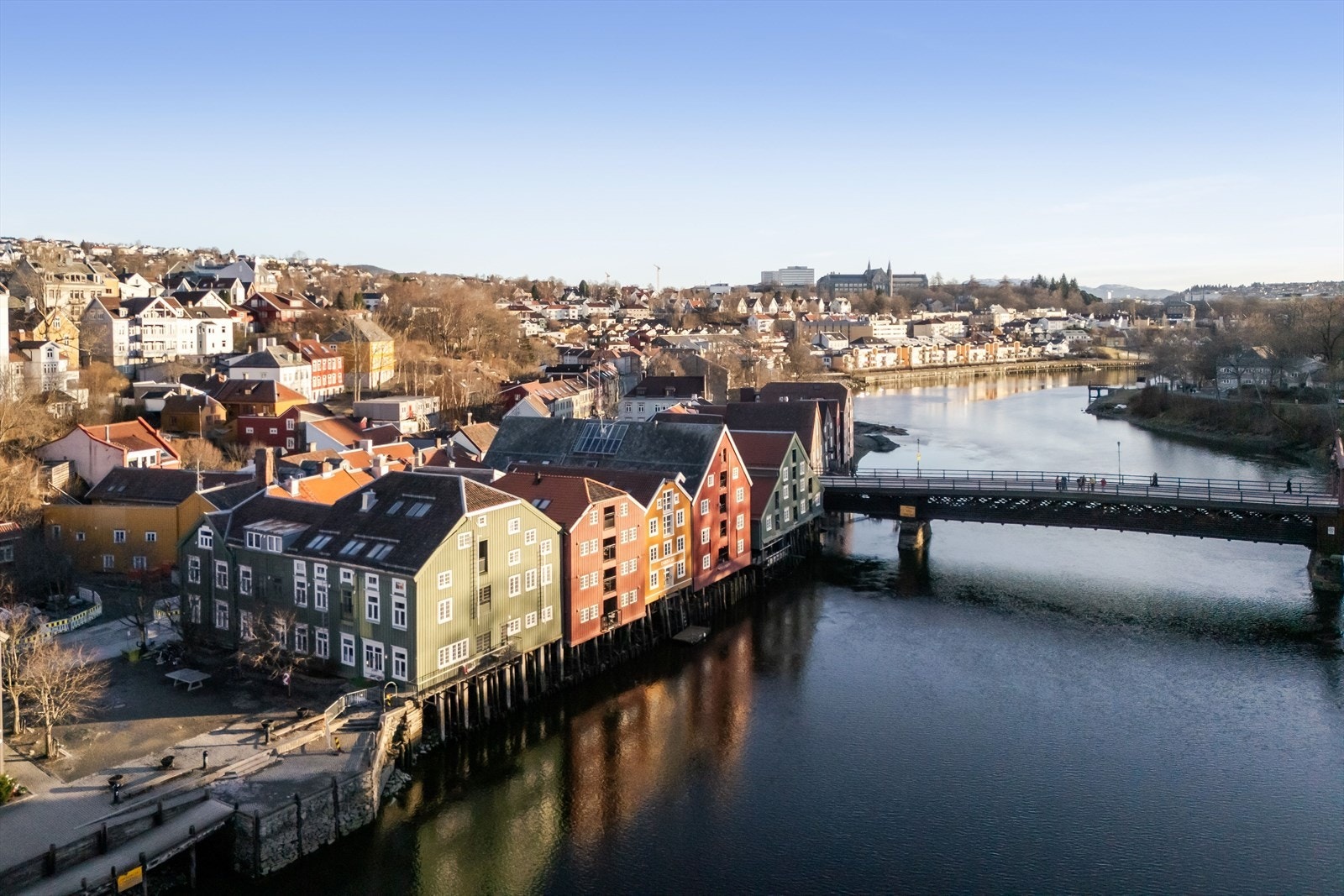 Fra eiendommen er det gangavstand til Bispehaugen barneskole og Rosenborg ungdomsskole. Galleribilde