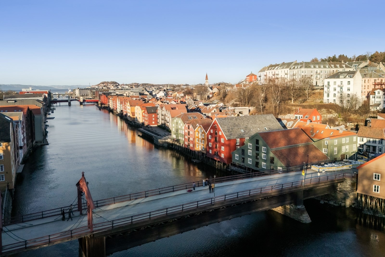 Det er kort vei til flere studiesteder som BI Trondheim, NTNU Gløshaugen og Handelshøyskolen i Trondheim. Galleribilde