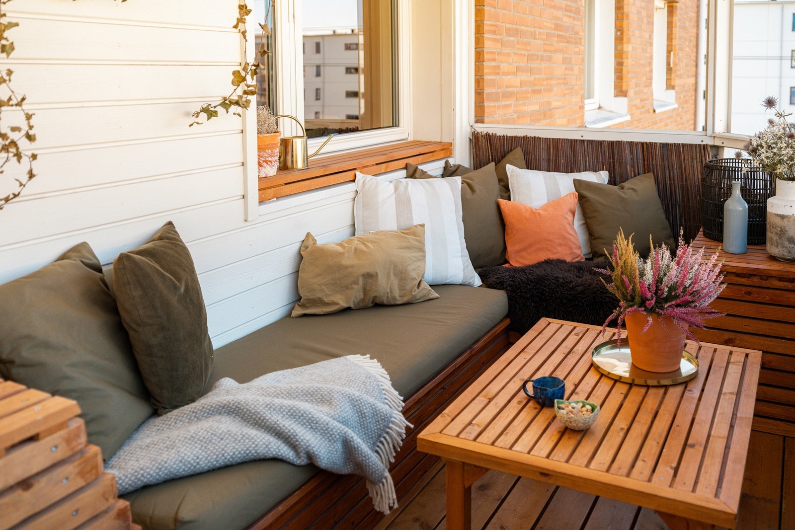 På balkongen kan du nyte ettermiddags og kveldssol. Galleribilde