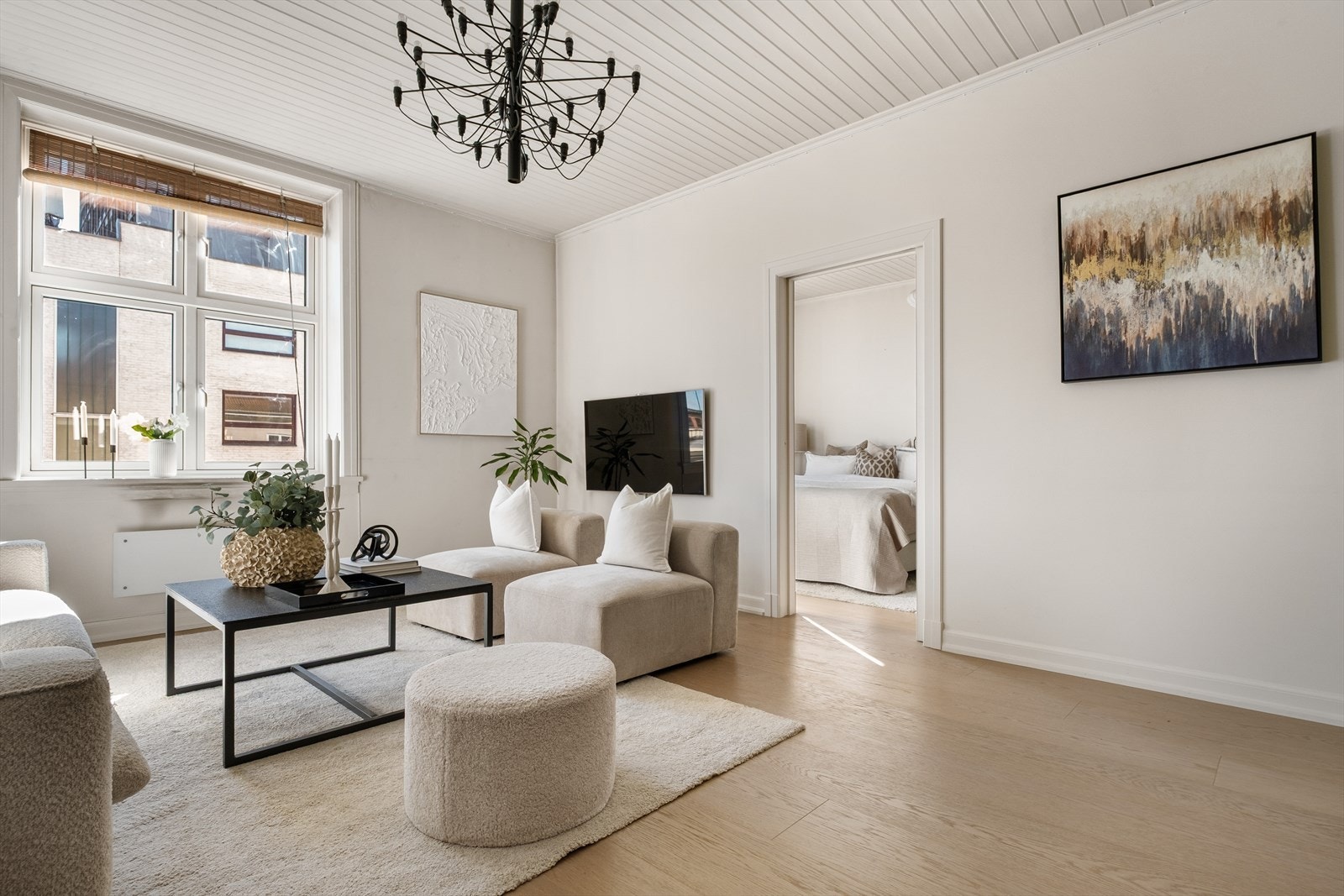 Leiligheten har en generøs takhøyde på 2,8 meter! Galleribilde