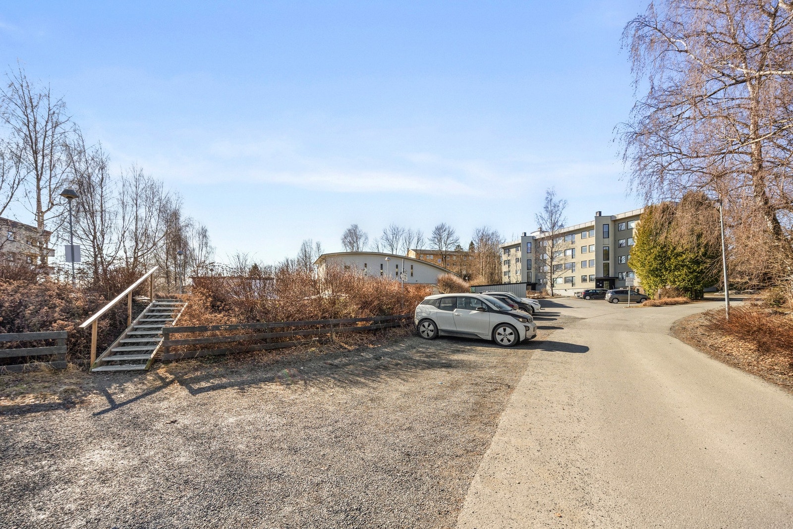 Gode gjesteparkeringsmuligheter i området. Galleribilde
