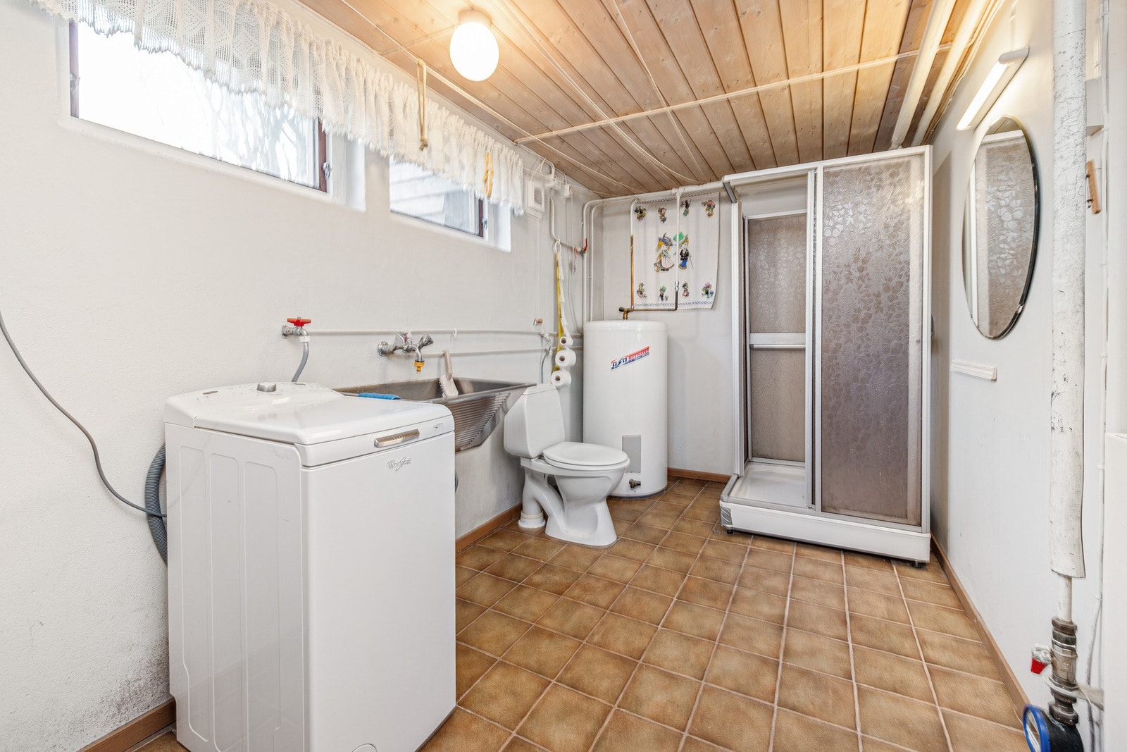 Bad/Vaskerom i kjeller Galleribilde