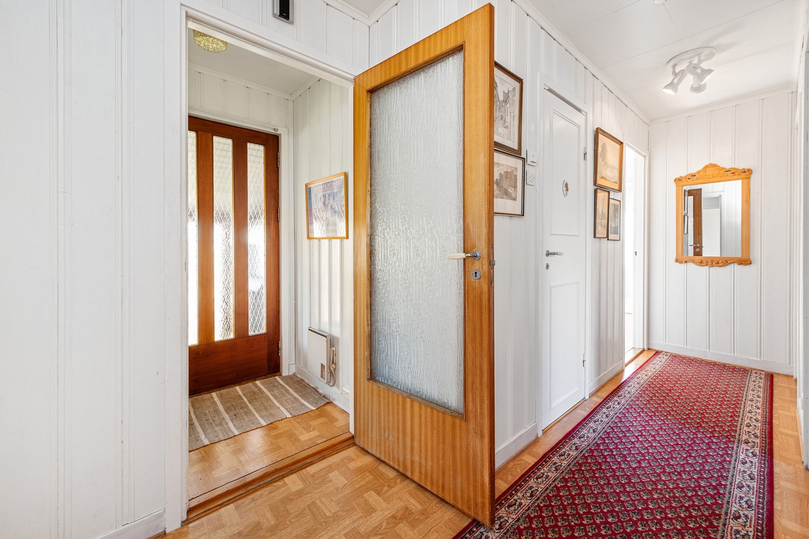 Entrè/gang i 1. etasje Galleribilde