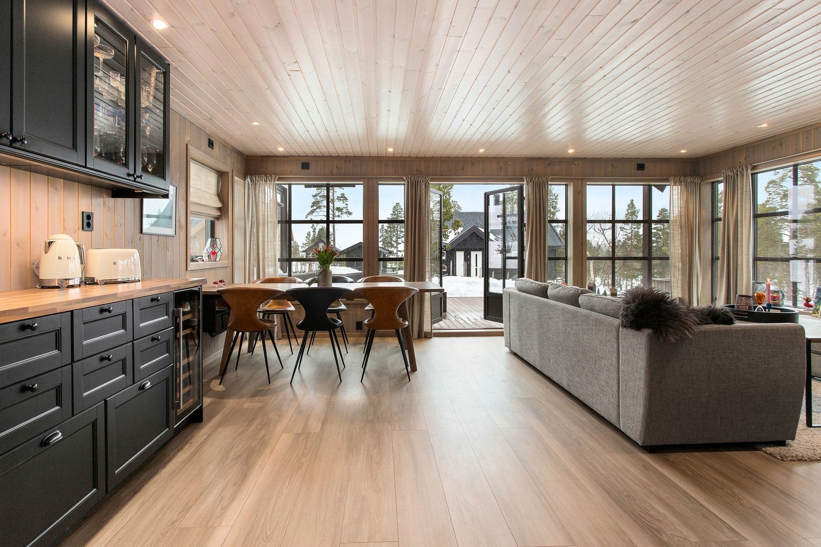 Spisestue/kjøkken. Galleribilde