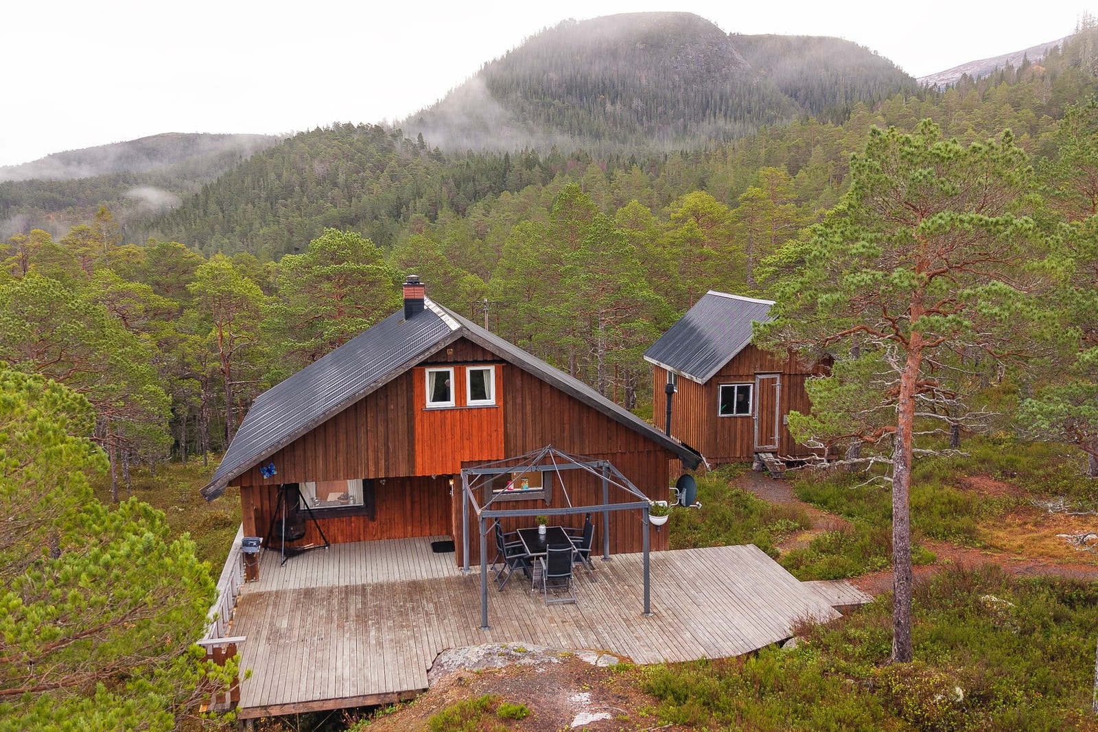 Hytten har en skjermet beliggenhet i et etablert hyttefelt på Tøttdalen Galleribilde