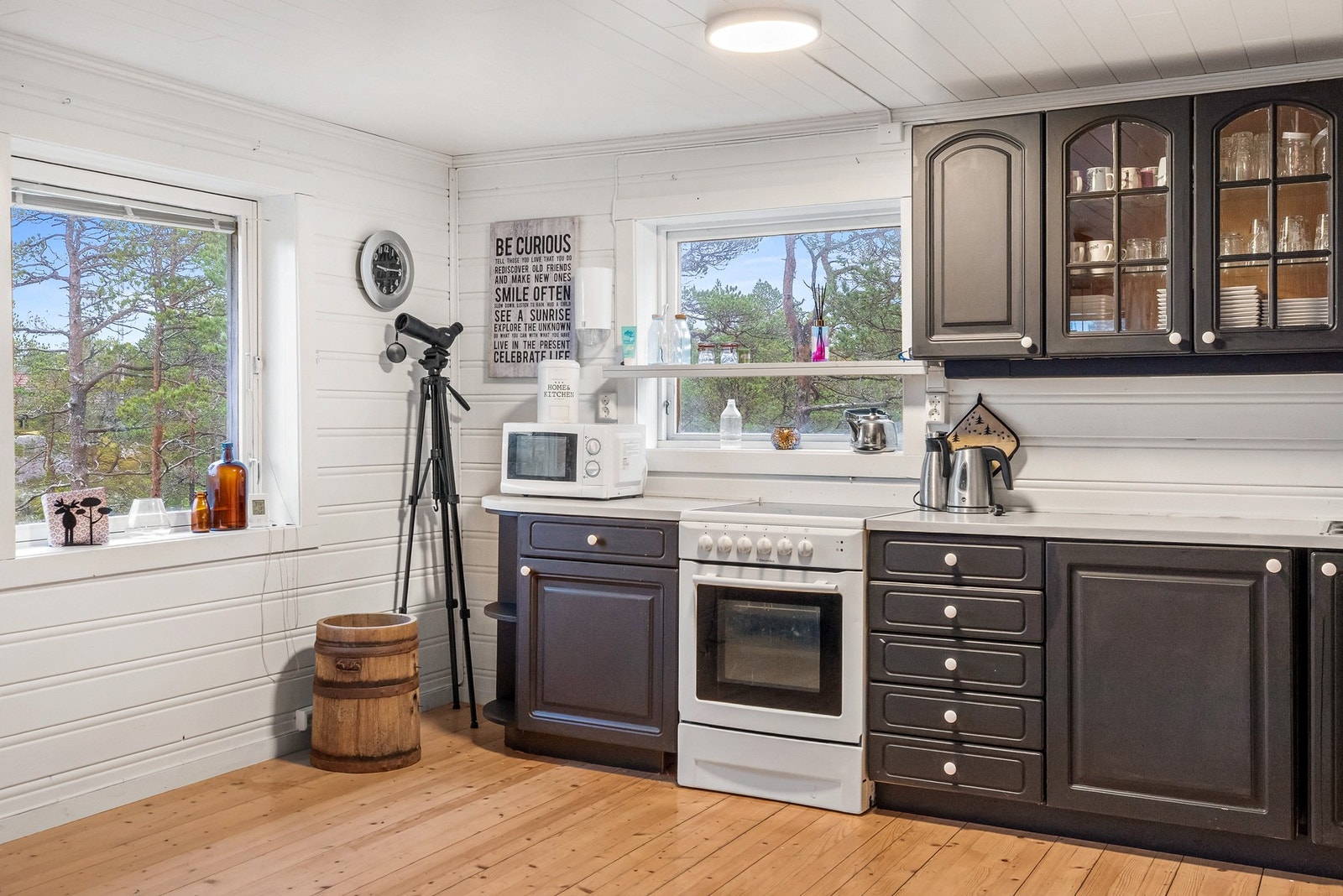 Hytten har innlagt strøm og er påkoblet sommervann fra felles brønn Galleribilde