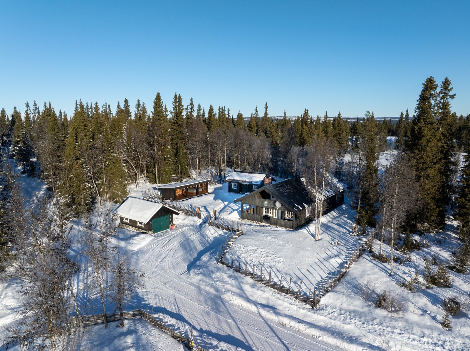 Eiendommen er beliggende ved foten av Nystølfjellet i et flott turområde sommer som vinter!
Foto: Fjellmegleren Galleribilde