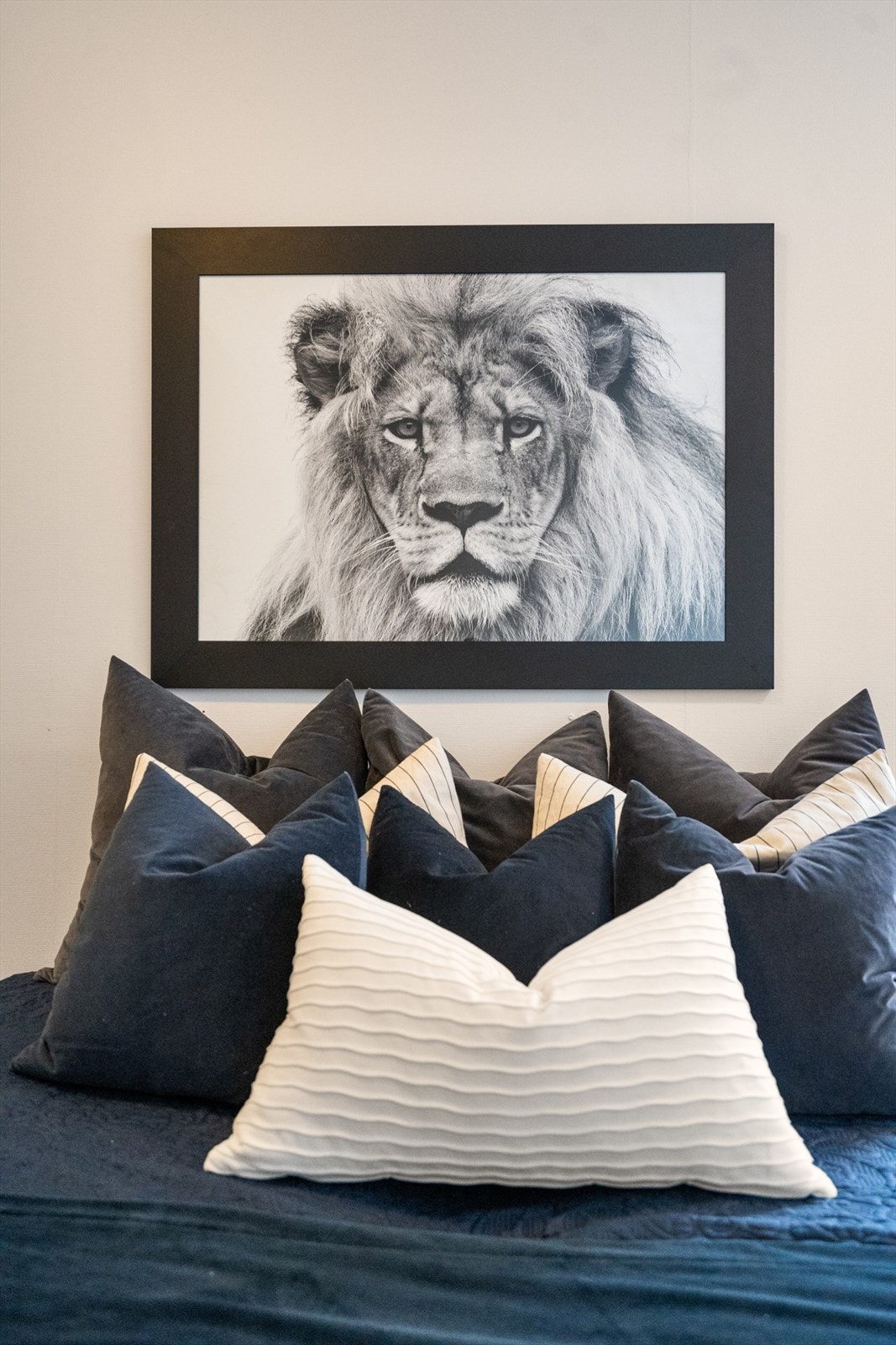 Også på soverommene er det parkett på gulv og oppvarming via radiatorer med vannbåren varme. Galleribilde