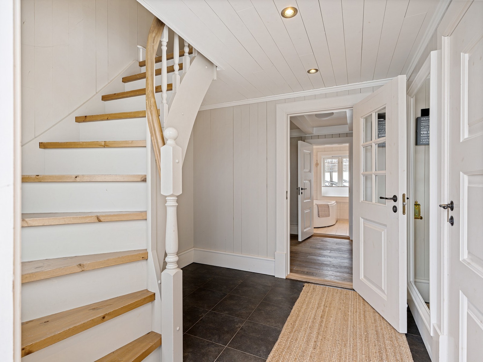 Entré, 6 kvm, med vaskerom inn til høyre. Galleribilde