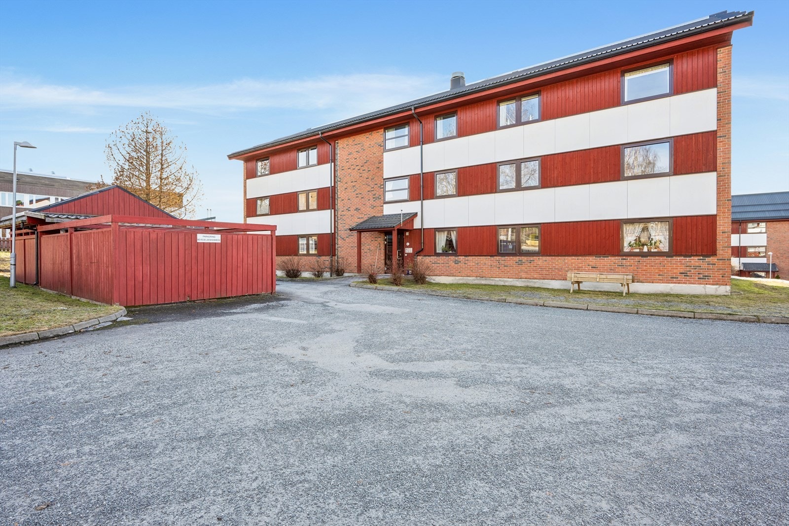 Inngangsparti og fasade. Galleribilde