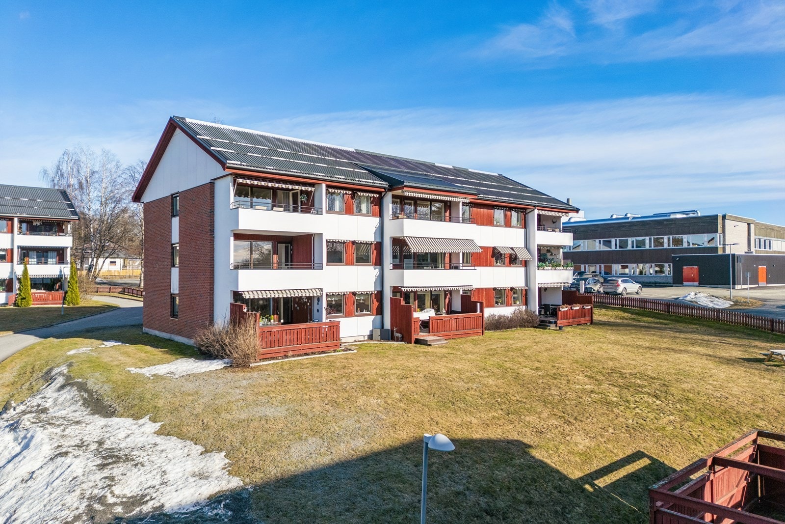 Velkommen til Høgvollvegen 33! Hjørneleilighet i 2. etasje. Foto: Siv Lillevik for EFKT AS. Galleribilde