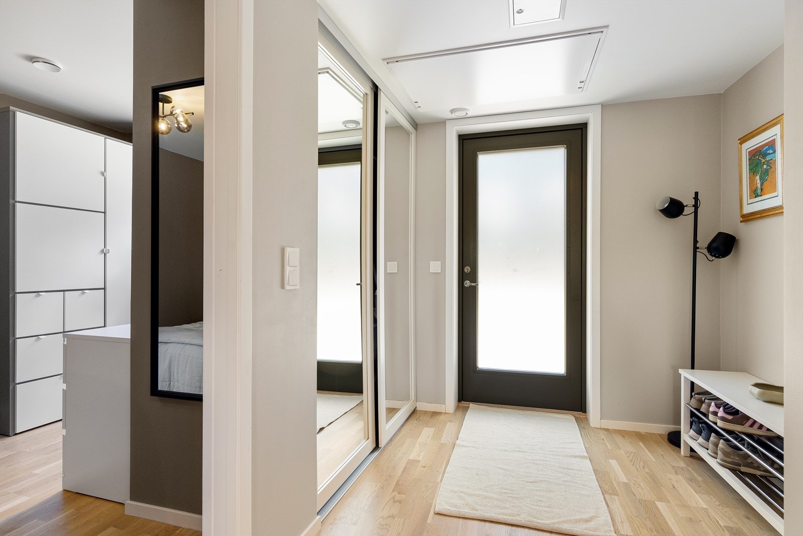 I boligen får du et umiddelbart godt førsteinntrykk. Galleribilde