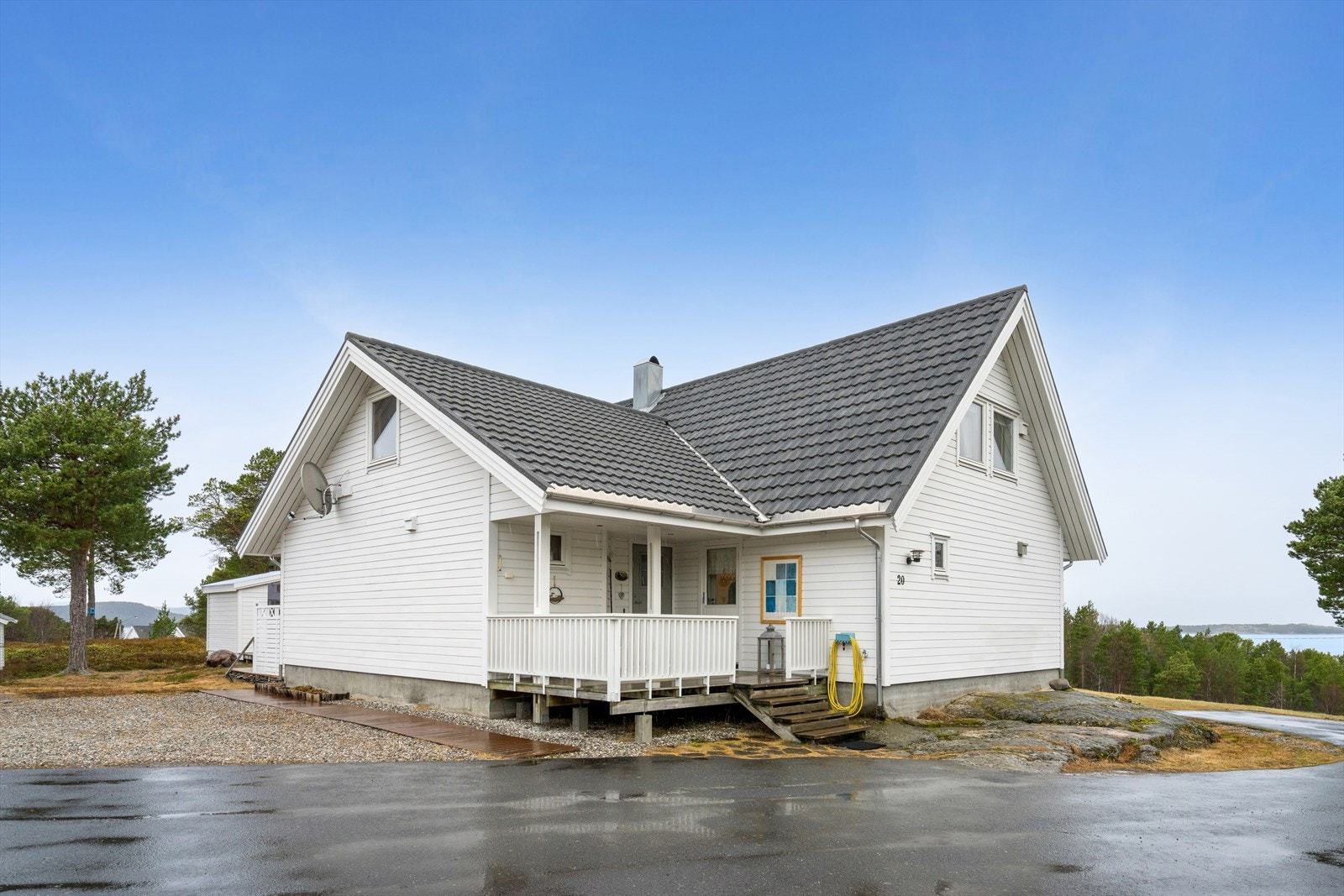 Boligen er stødig fundamentert på berg. Galleribilde