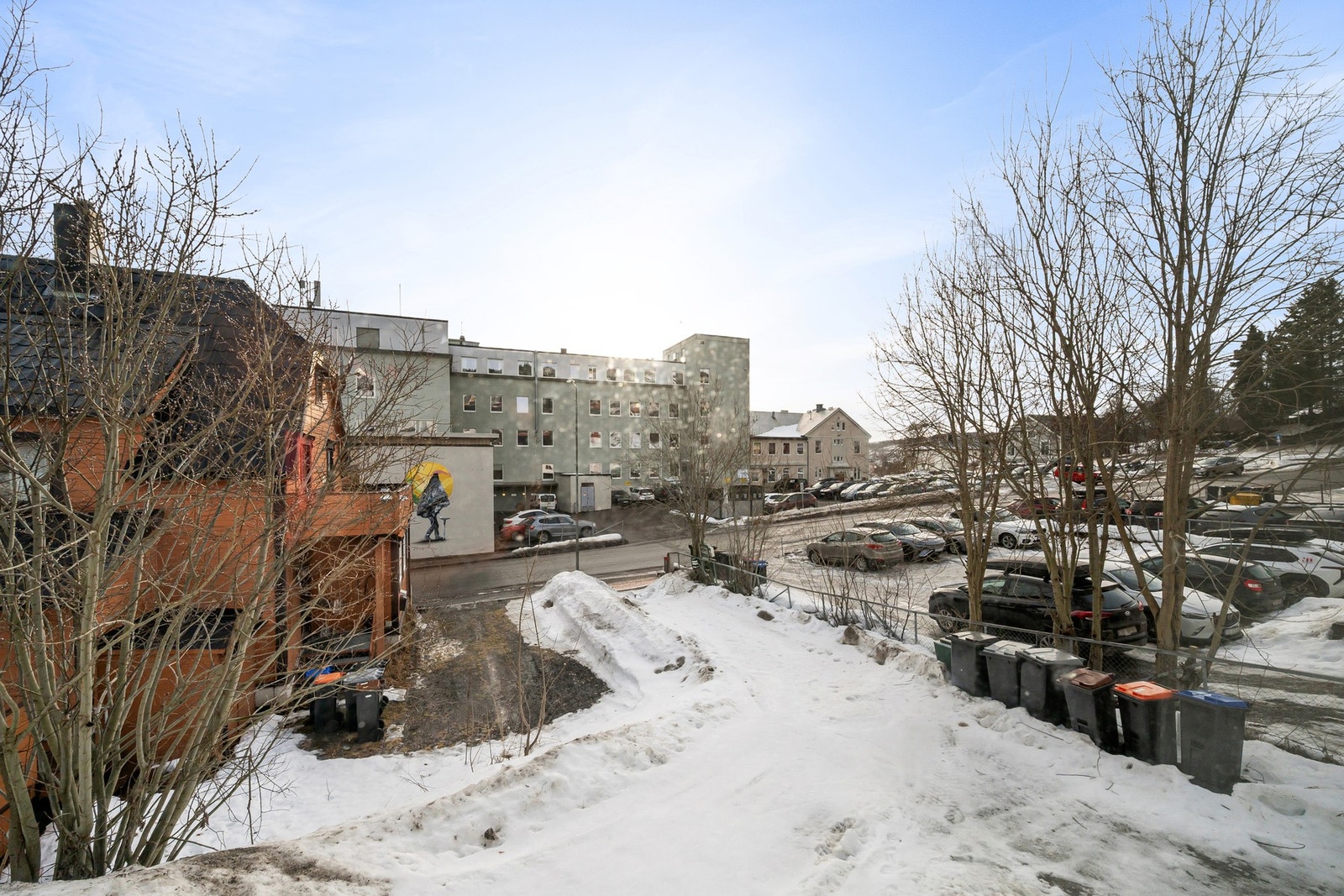 Parkeringsmuligheter på egen tomt for ca 2-3 biler Galleribilde