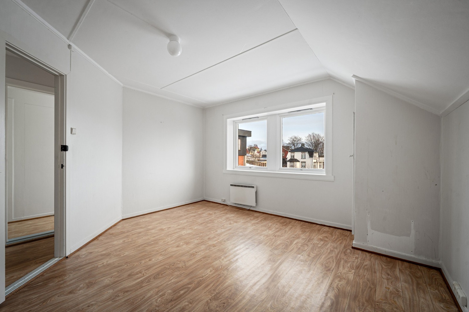 2. etasjen er endret i senere tid og inneholder i dag 3 soverom og ett bad Galleribilde