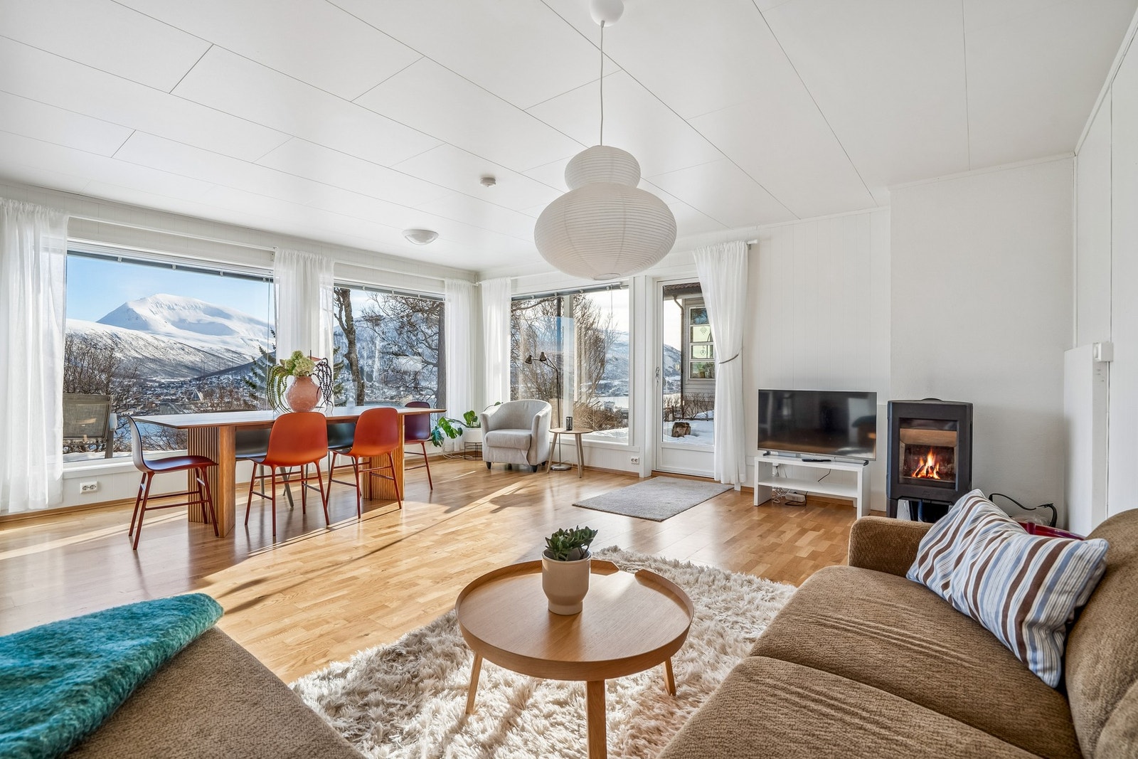 Velkommen til Conrad Holmboes veg 41 B - presentert av Terje Opland EiendomsMegler1 Rødbanken. Foto: EFKT AS Galleribilde