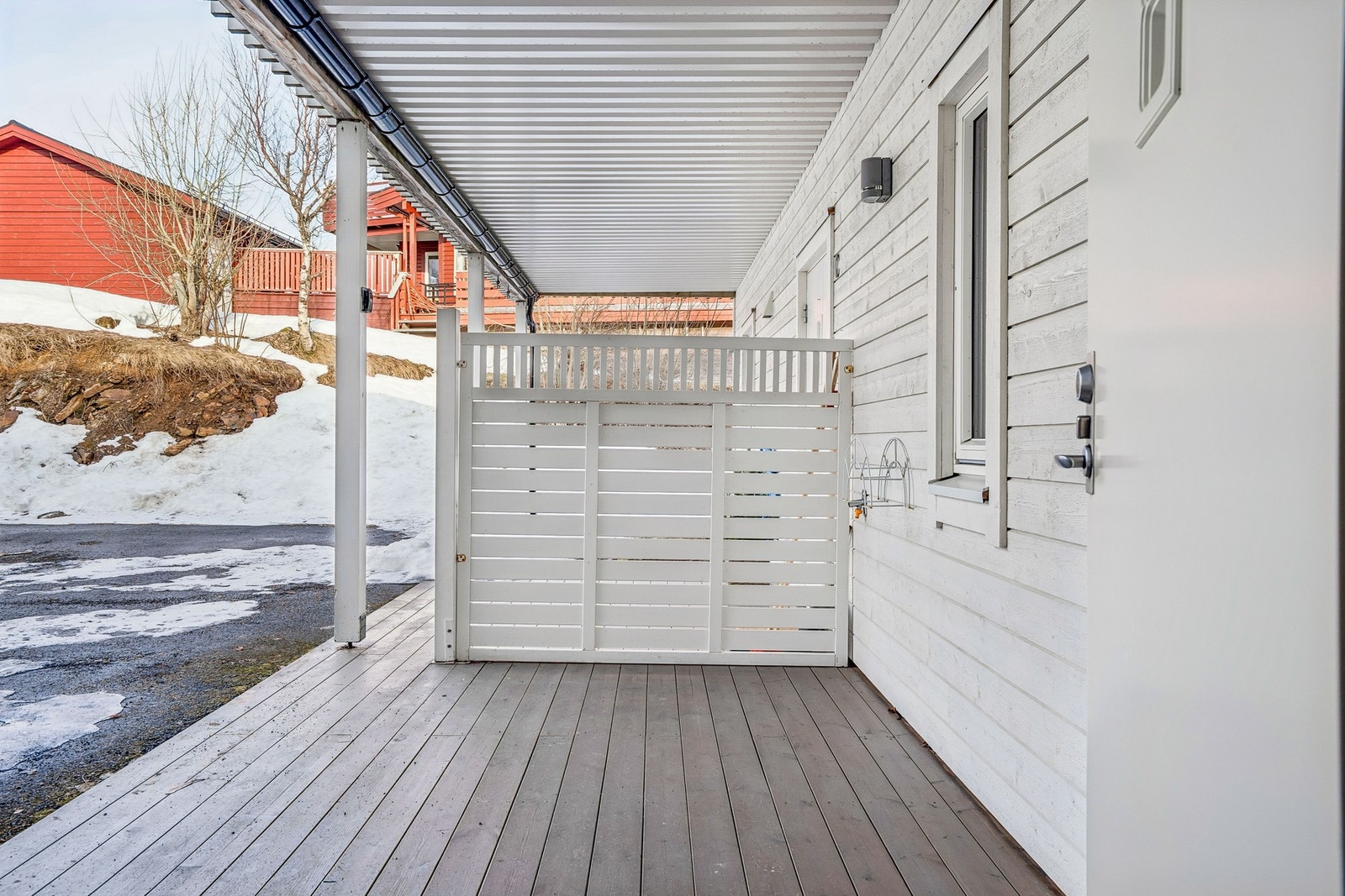 Platting ved inngangen. Galleribilde