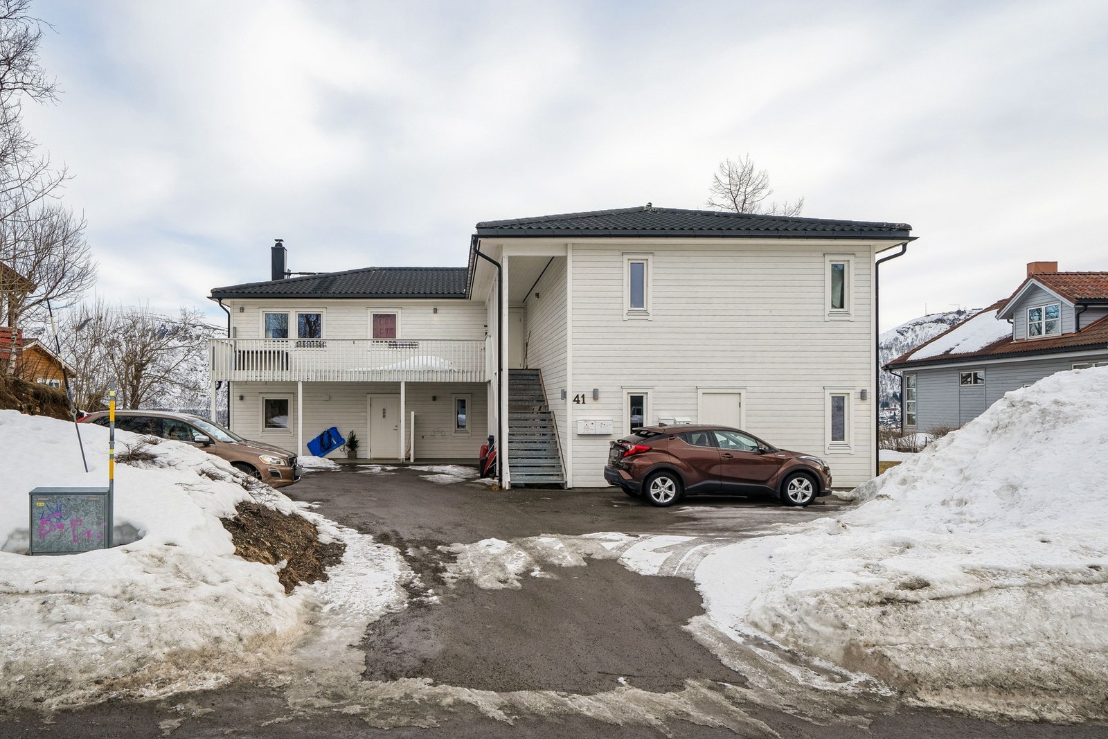 Parkering på felles oppstillingsplass - her er det innleid brøyting på vinteren. Galleribilde