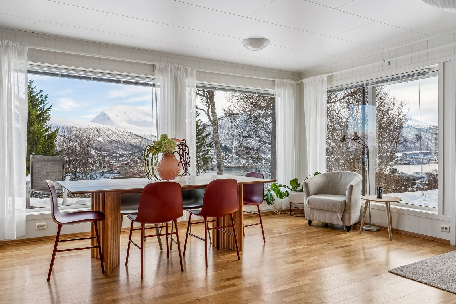God plass til langbord - ideelt for deg som liker å samle venner og familie. Galleribilde