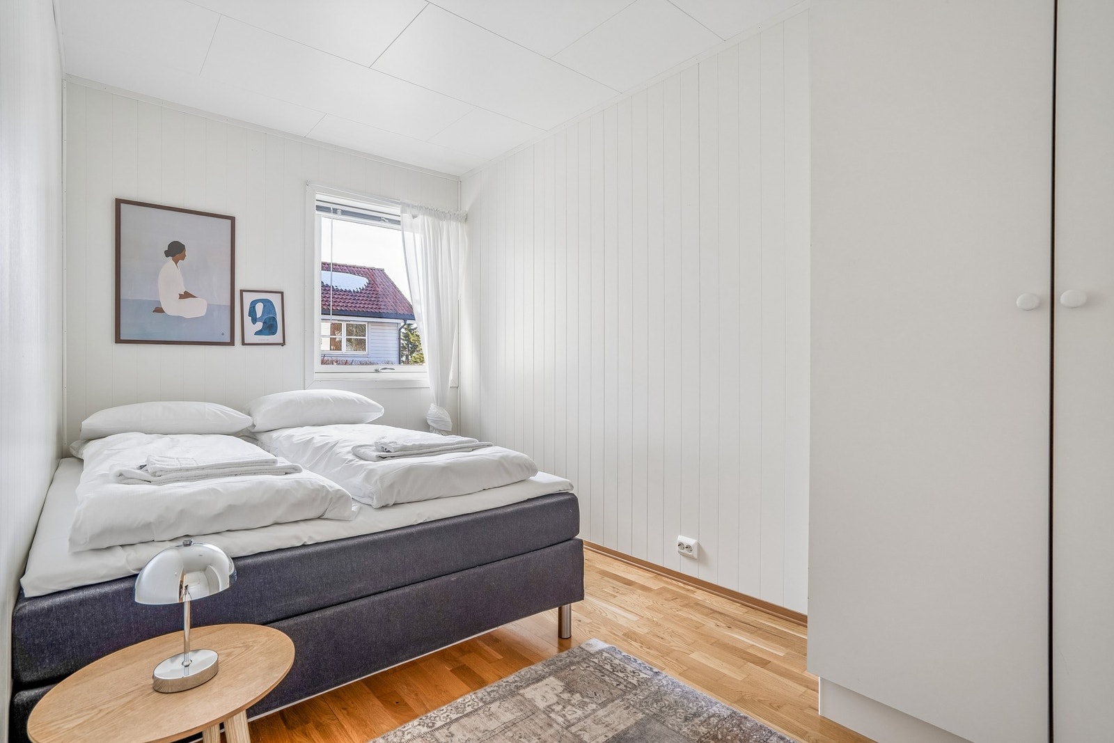 Boligen byr på tre praktiske soverom med god plassutnyttelse. Soverom 1. Galleribilde
