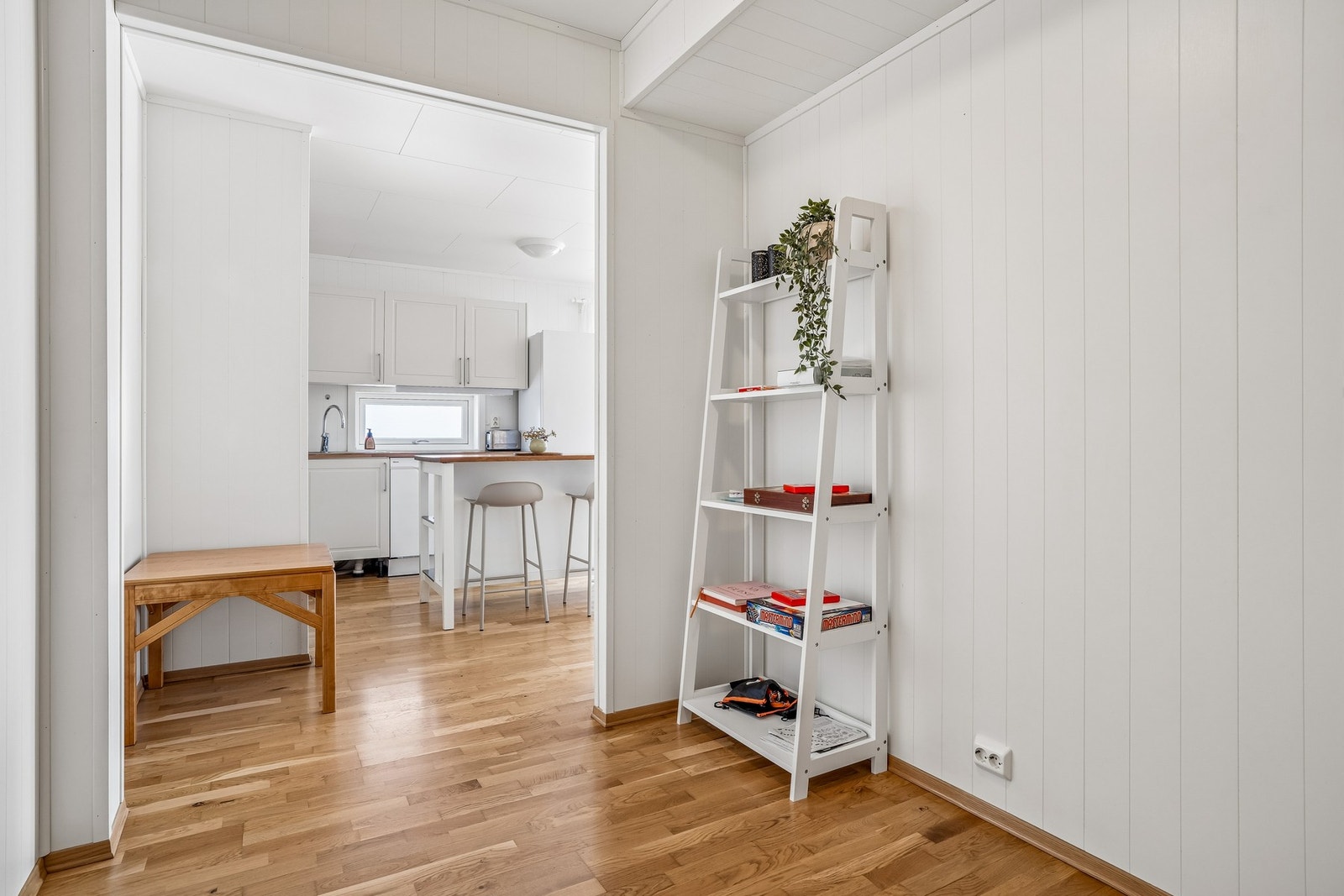 Gang og kjøkken. Galleribilde