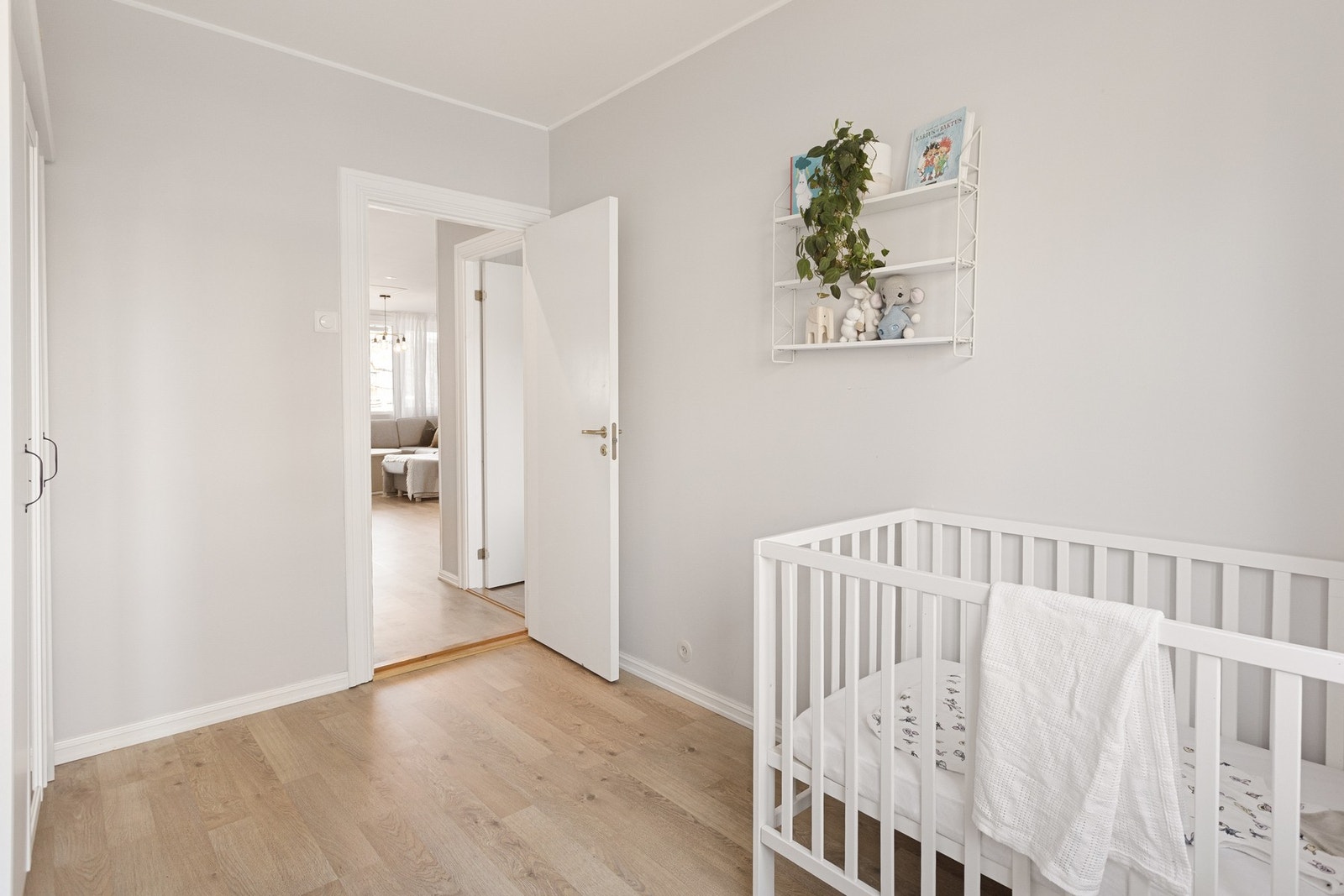 Her er det plass til seng og skrivebord, samt garderobeløsning. Galleribilde