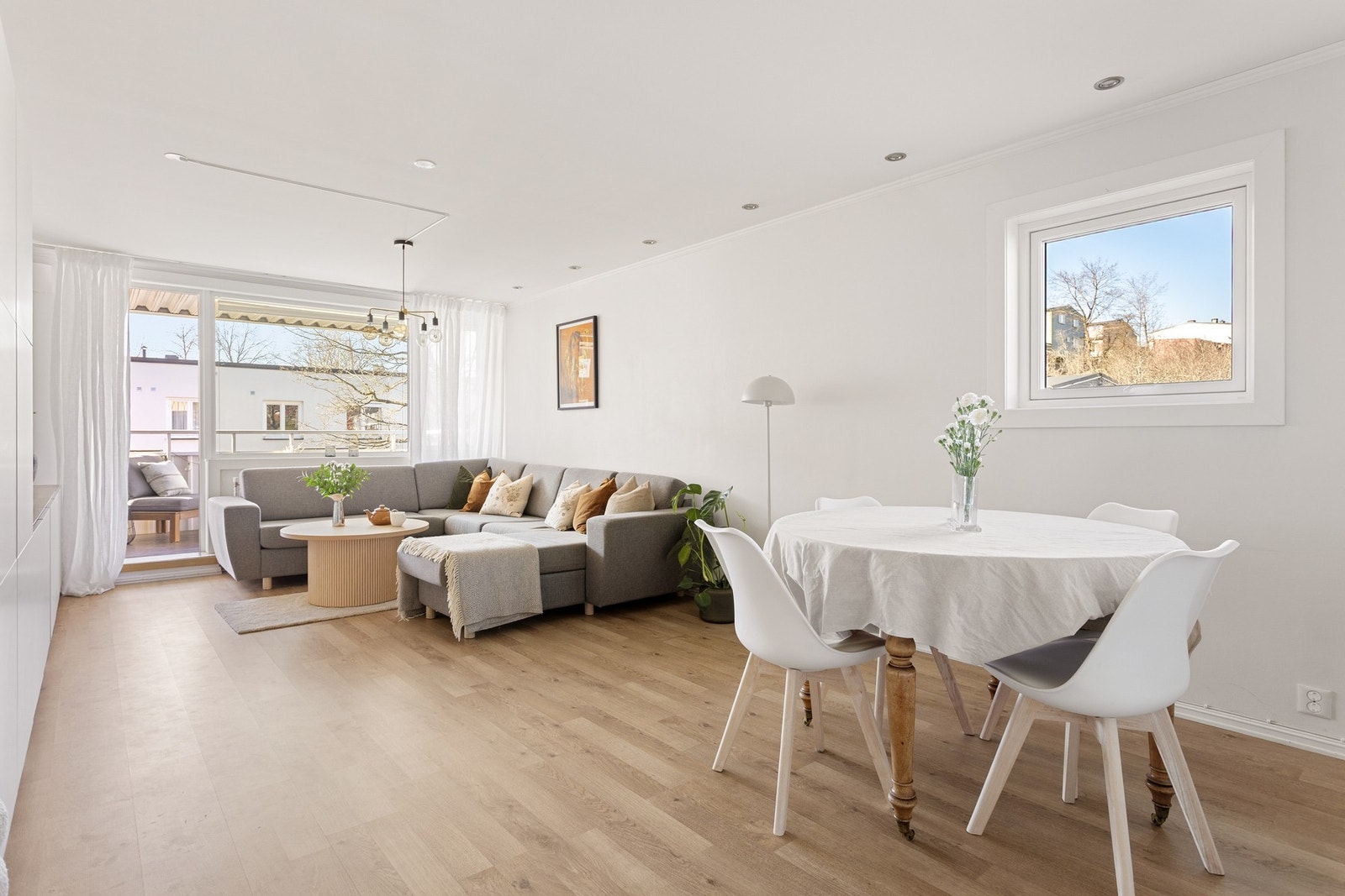 Jan Gunnar Grunden v/ EIE Løren ønsker velkommen til Disenveien 39! Foto: Studio Sætre (Hanne Cecilie Sætre). Galleribilde