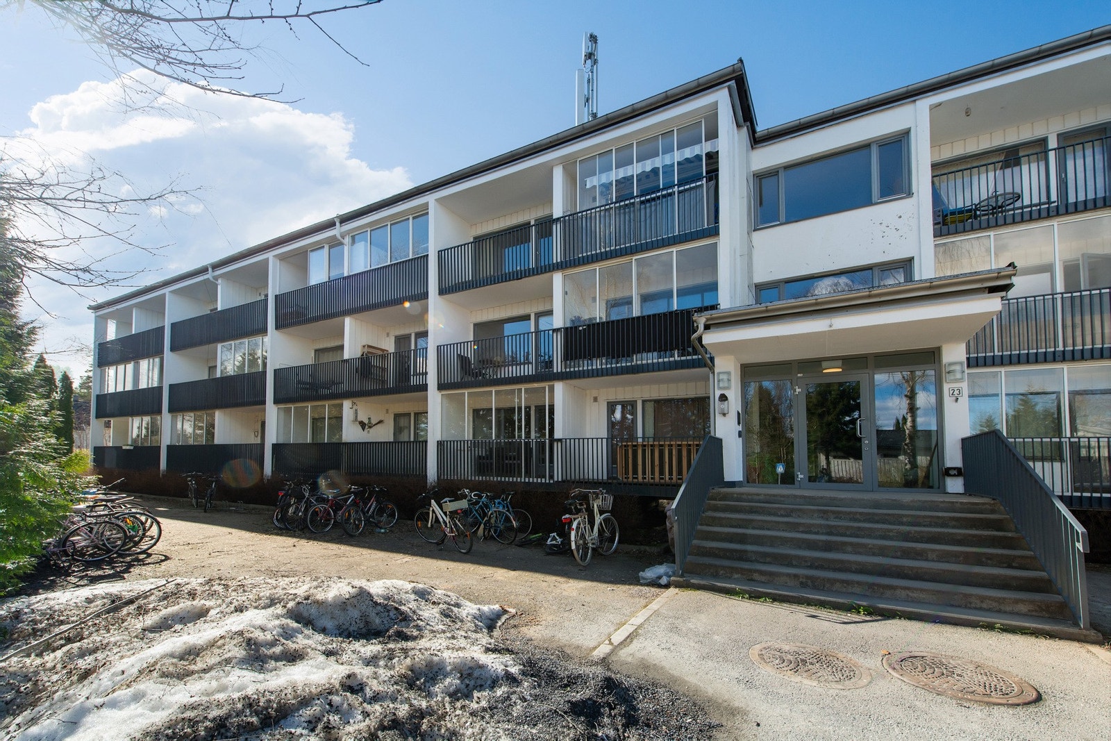 Leiligheten har en god plassering i toppetasjen. Galleribilde