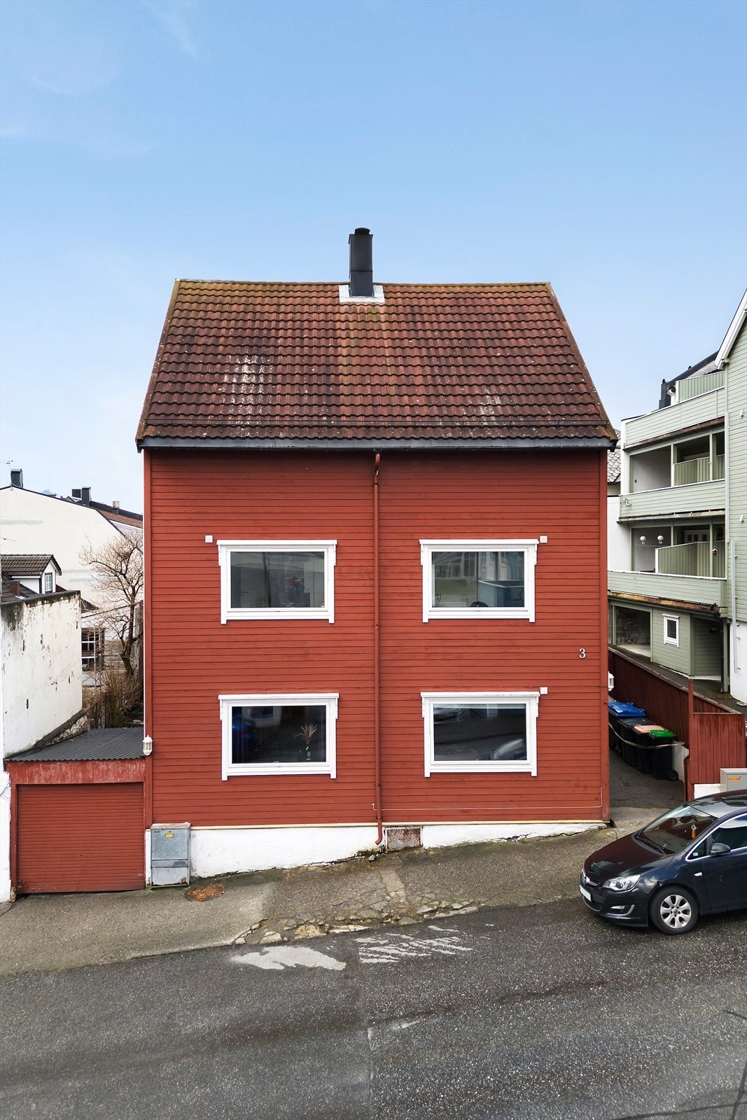 Her ser vi også garasjen som følger med salget. Denne er seksjonert og har eget snr. Galleribilde
