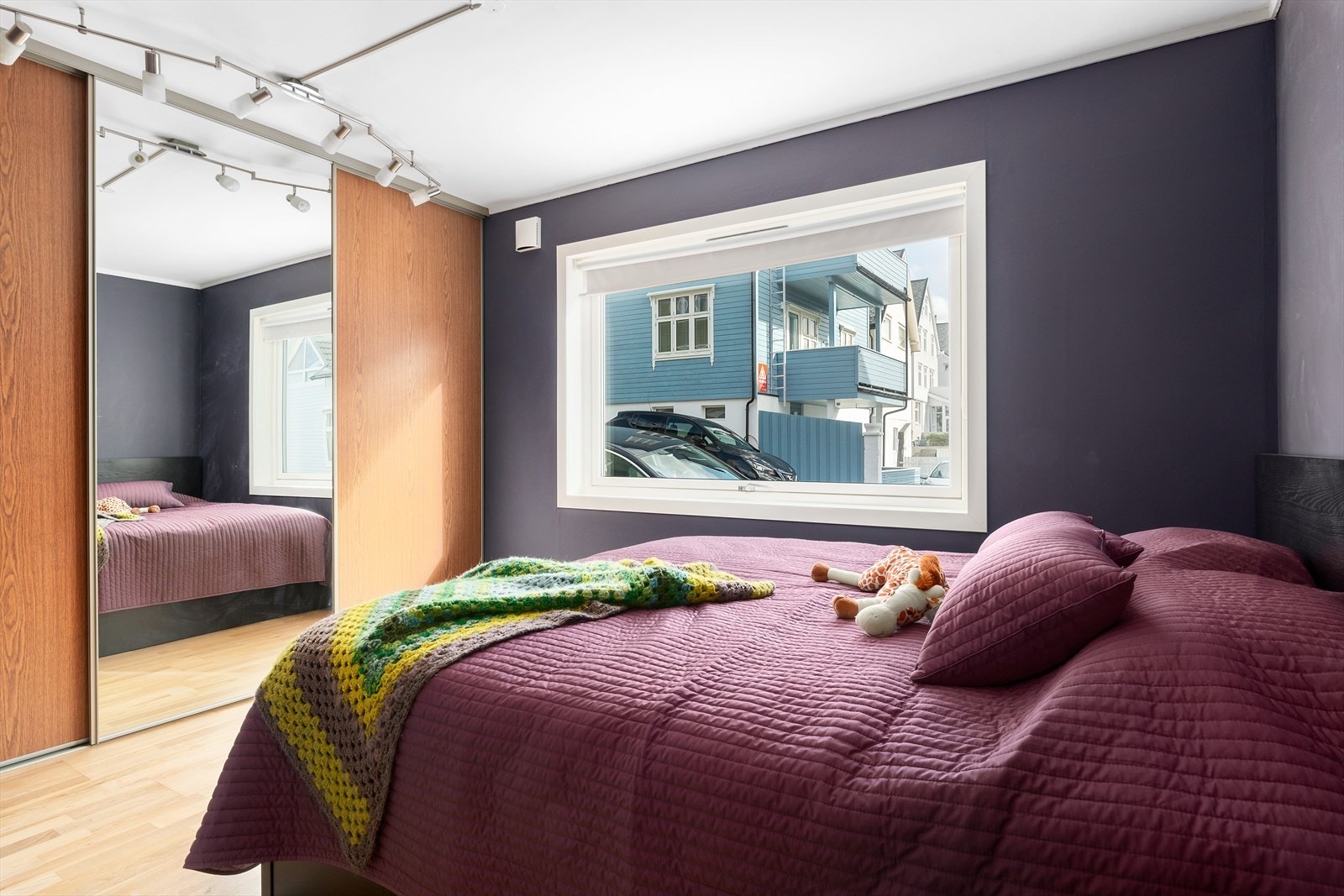 Hovedsoverommet er romslig og har en
fin skyvedørsgarderobe. Galleribilde