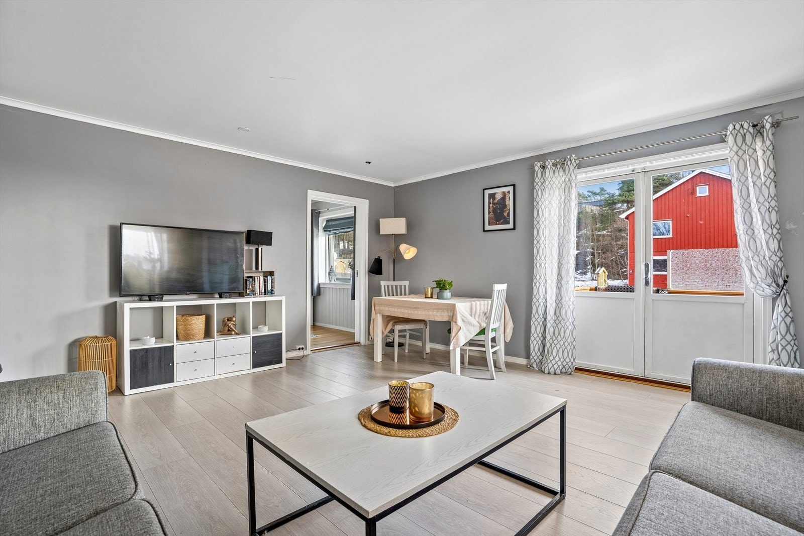 Stuen har utgang til terrasse Galleribilde