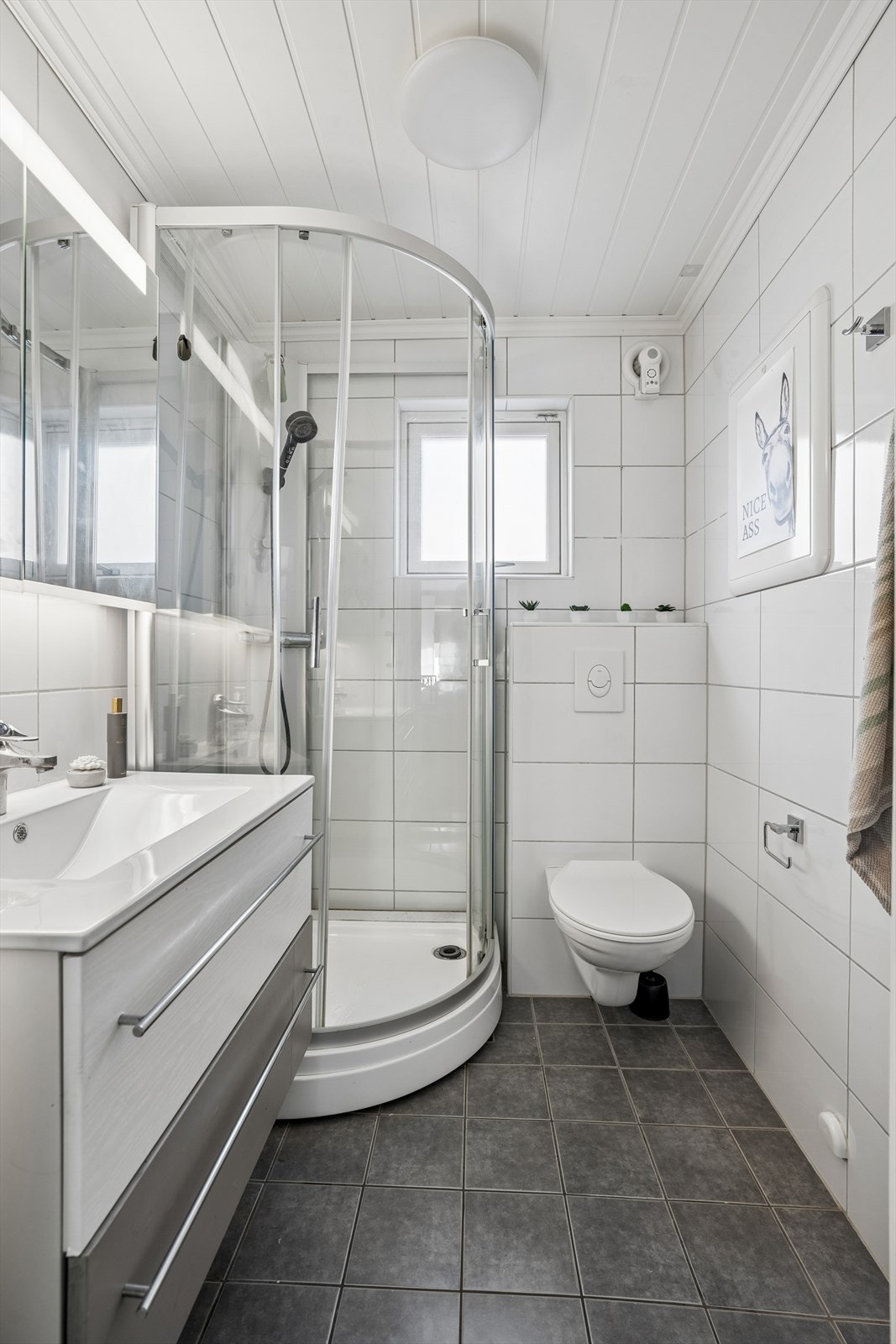 Pent flislagt bad som er pusset opp i regi av borettslaget Galleribilde