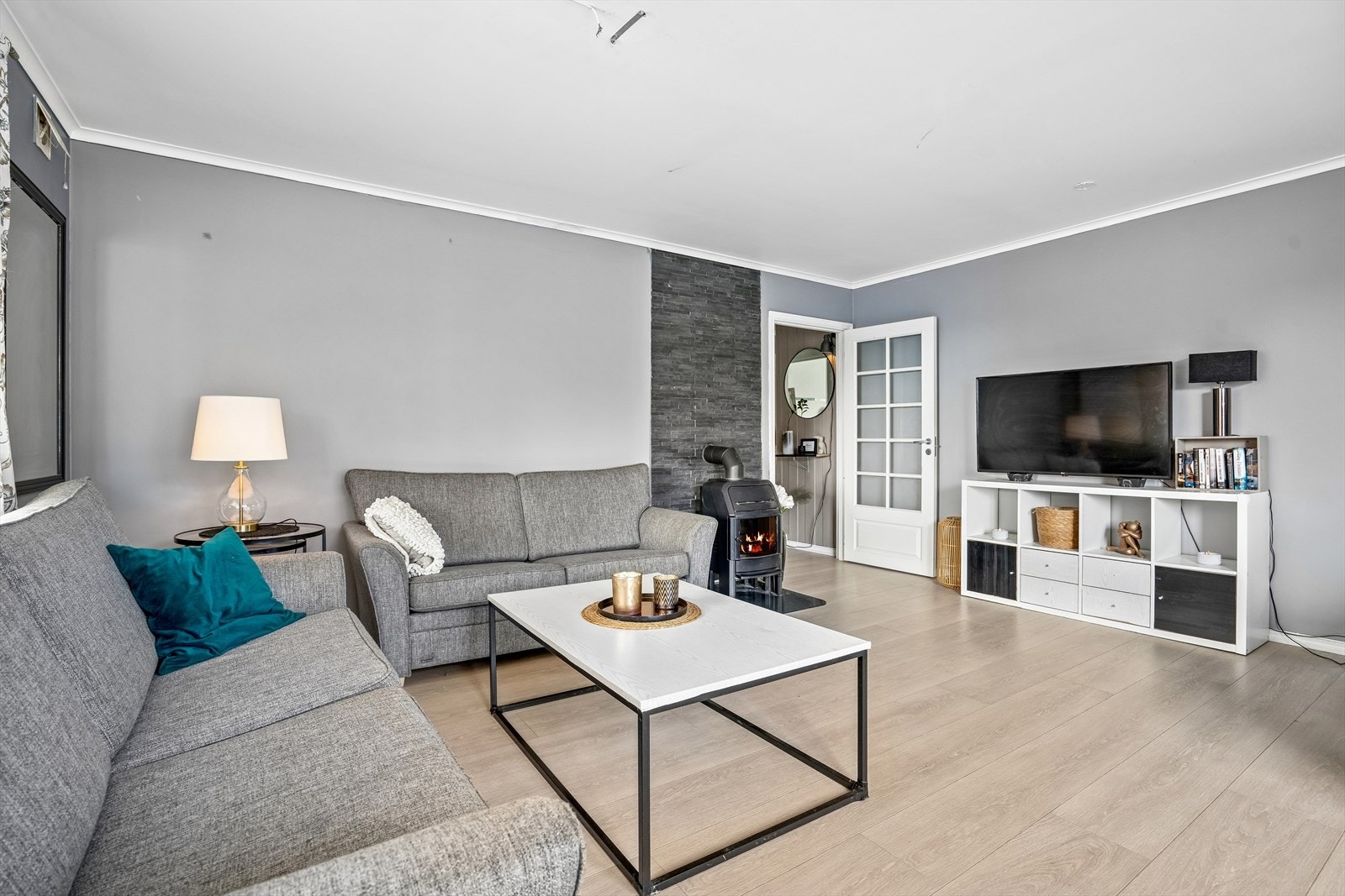 Stuen har peisovn Galleribilde