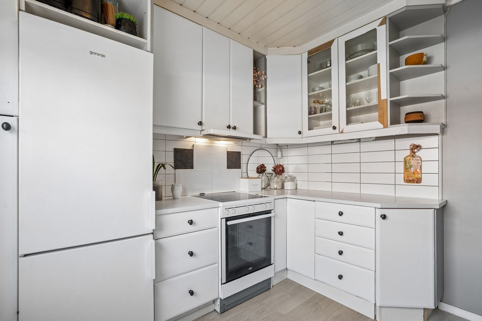 Kjøkken med godt med skapplass Galleribilde