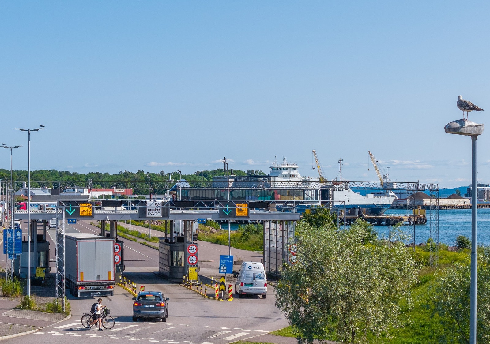 Bastøferje er forøvrig gratis for gående og syklende Galleribilde