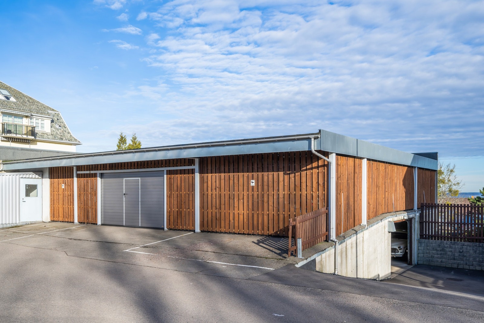Det medfølger garasjeplass i lukket anlegg med mul. for el. bil lading Galleribilde