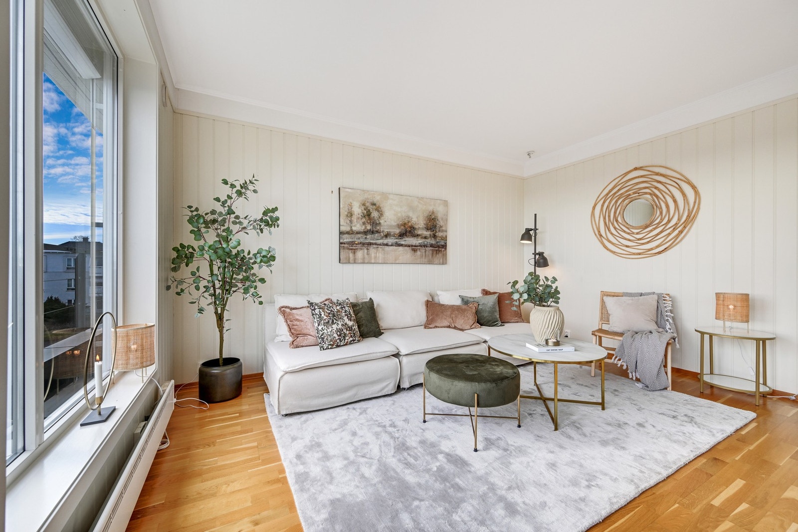 Sofa med utsikt til fjorden Galleribilde