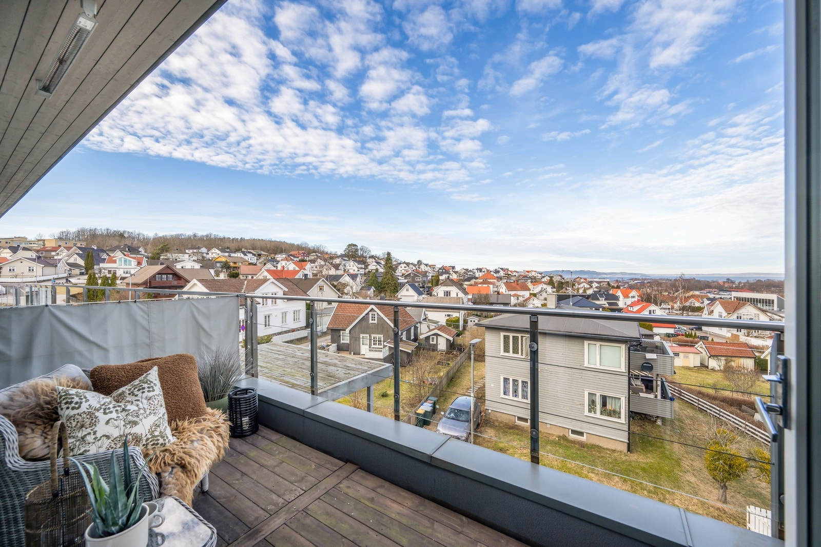 Balkongutsikt en vårdag i 2026 Galleribilde