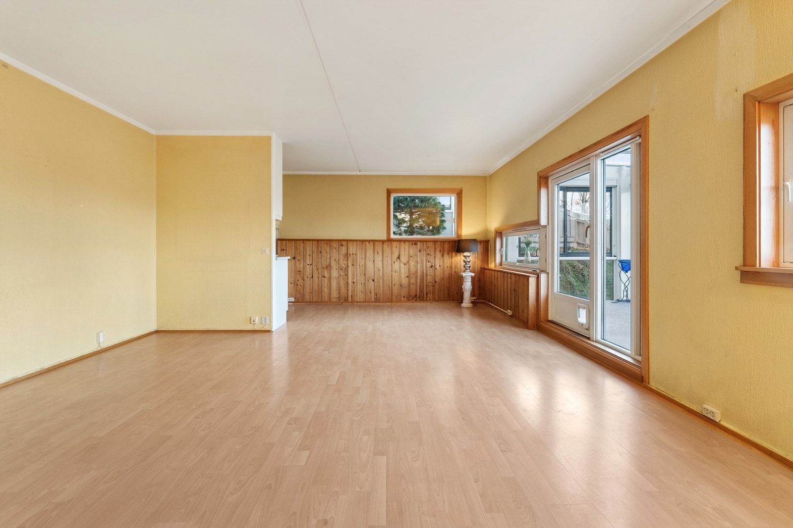 De store vindusflatene slipper inn rikelig med naturlig lys, som gir en god atmosfære i leiligheten. Galleribilde