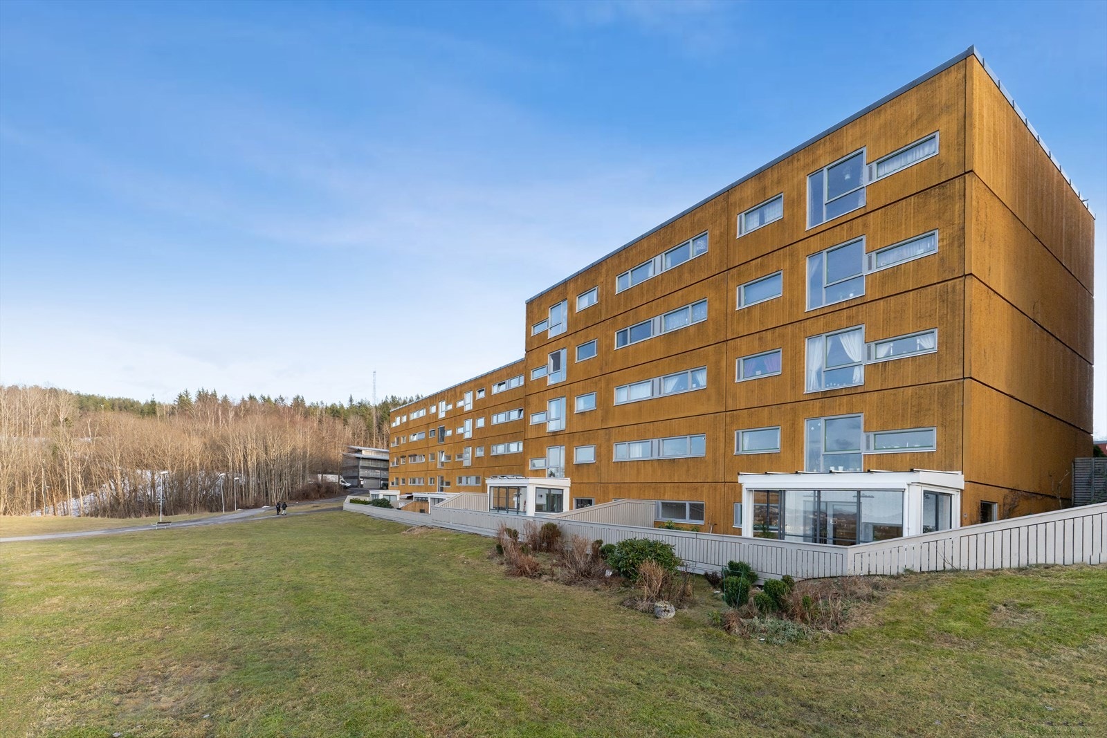 Ospaborettslag er et veletablert og barnevennlig område med flotte grøntarealer. Galleribilde