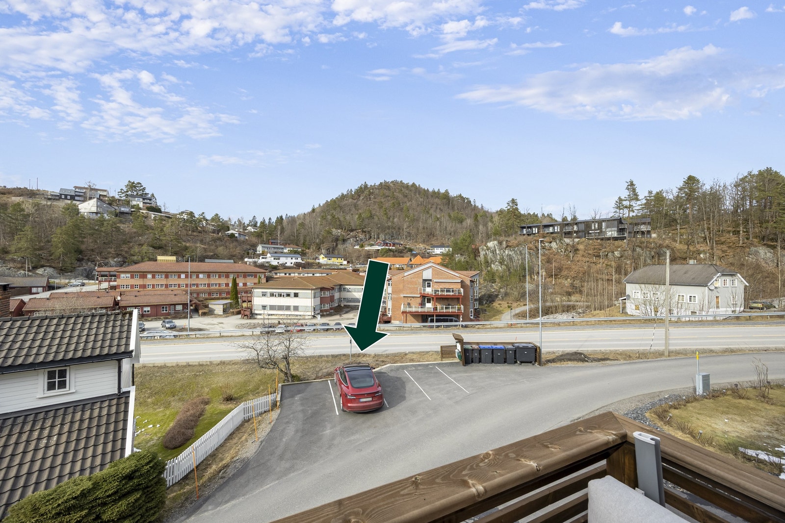 Tinglyst tilhørende parkeringsplass til leiligheten. Galleribilde