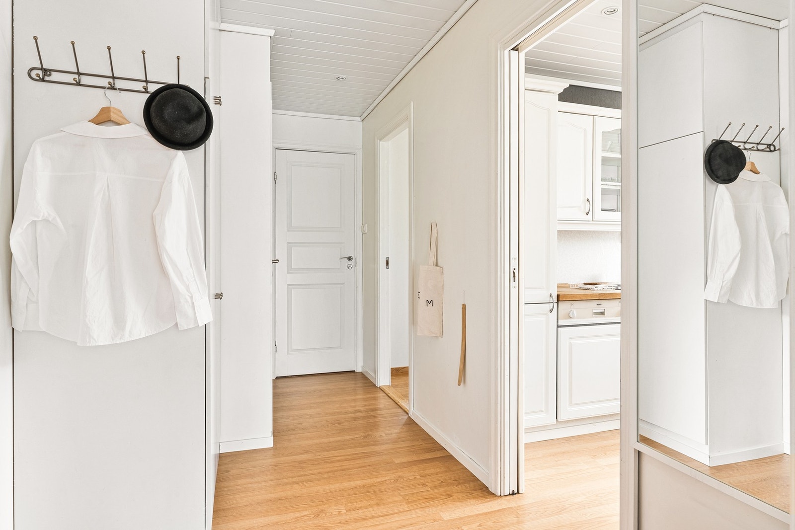 Romslig entré på 5,9 kvm. Galleribilde