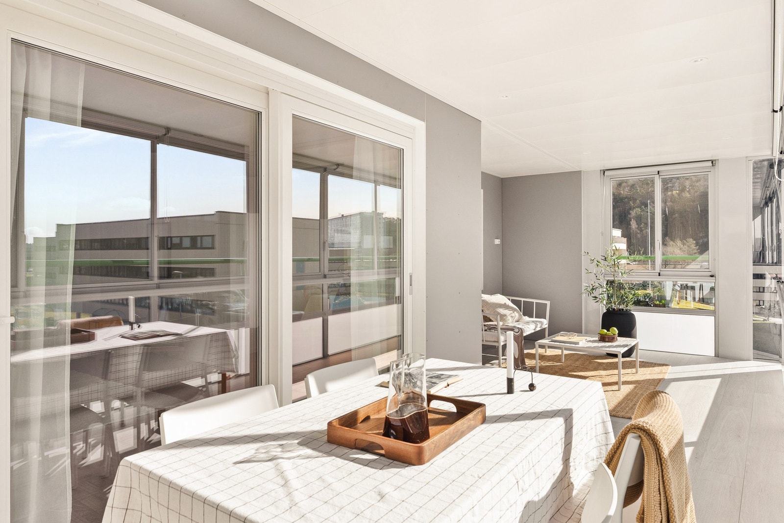 Her er det god plass til å møblere med hagemøbler i forskjellige soner. Galleribilde