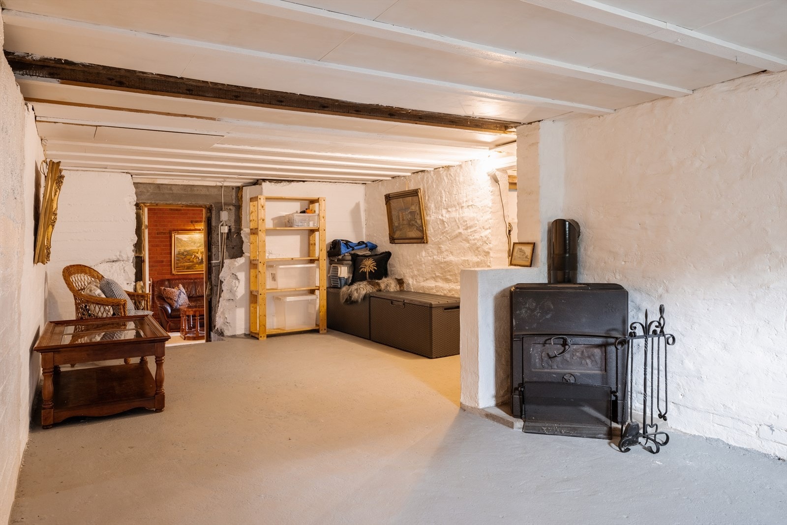 Underetasjen byr på rikelig med lagringsplass i flere innvendige boder. Galleribilde