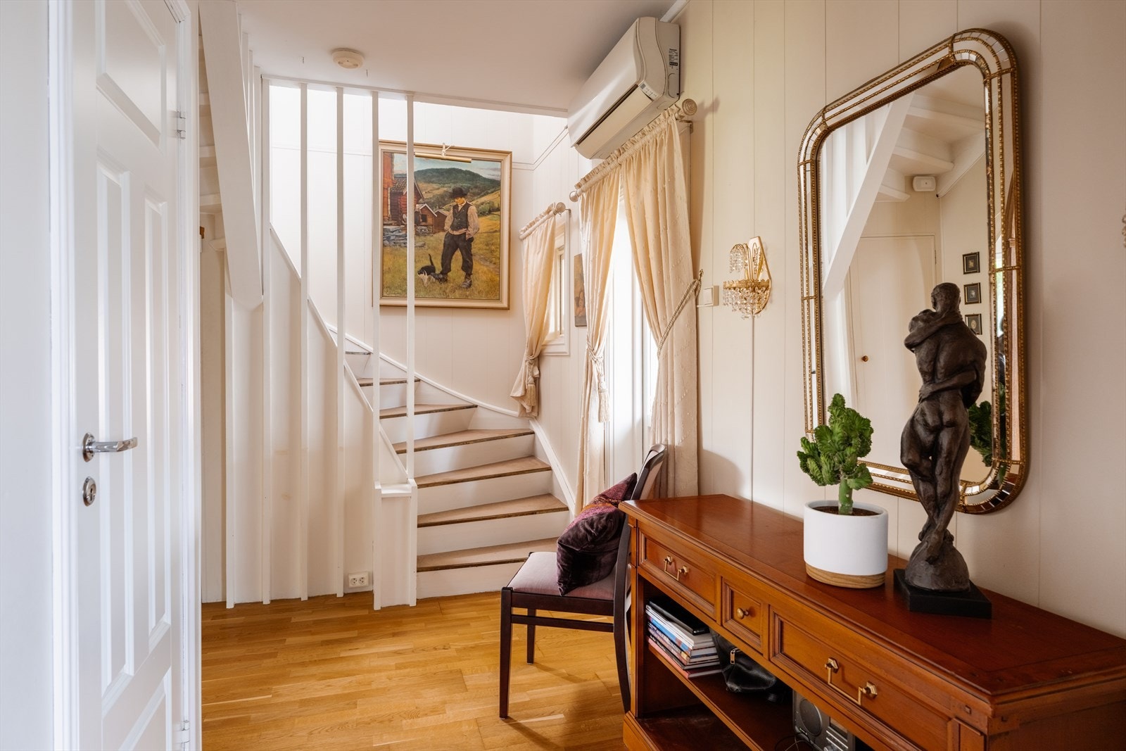 Videre til 2. etasje. Galleribilde